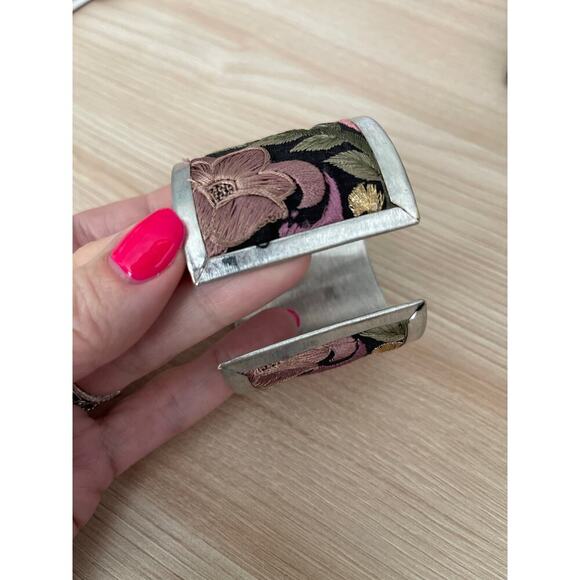 Light Pink Flower Embroidery Cuff Bracelet - Picture 3 of 5